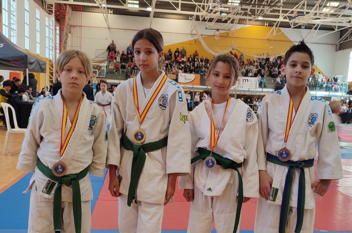 (Español) 10 MEDALLAS PARA EL JUDO CLUB NOZOMI EN NULES(CASTELLÓN)