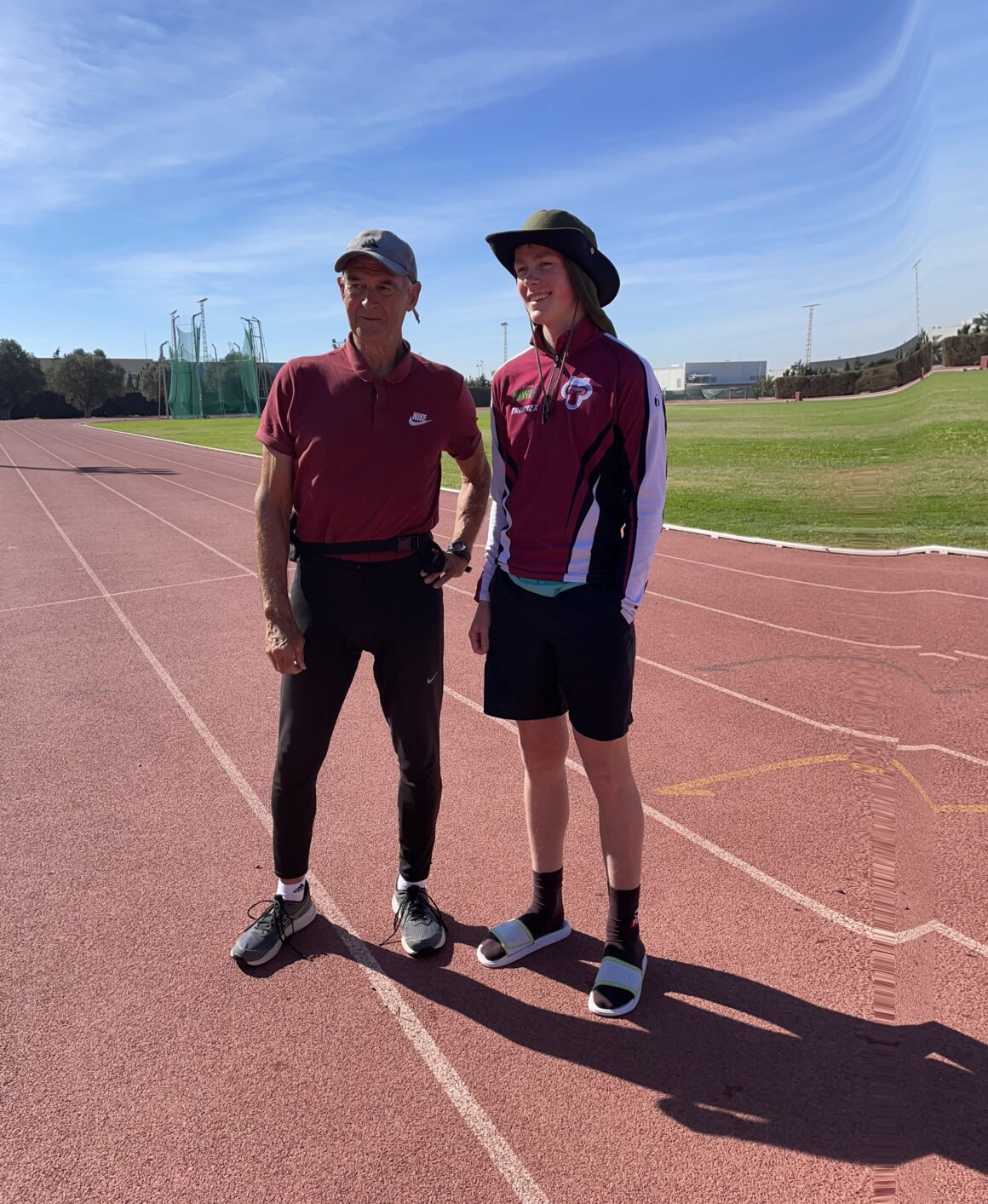 (Español) Un equipo de atletismo de Noruega junto sus entrenadoras han elegido nuestras instalaciones