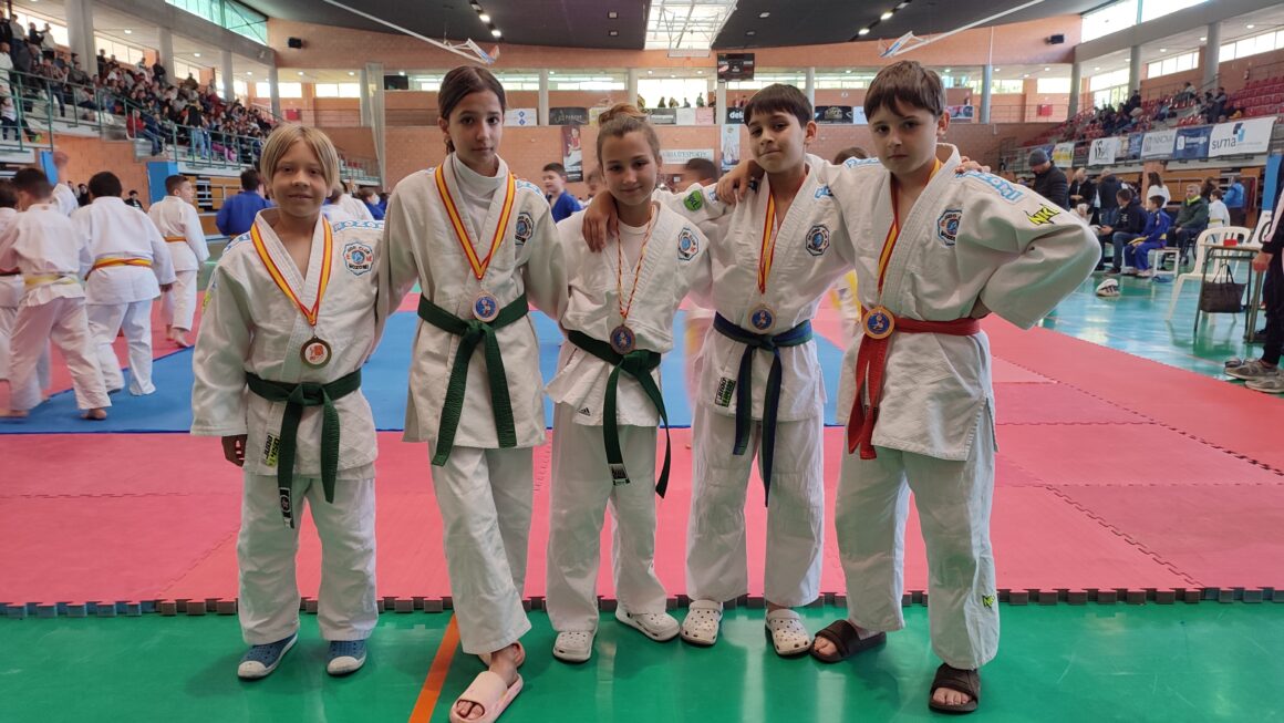 (Español) 9 MEDALLAS PARA EL JUDO CLUB NOZOMI EN JÁVEA