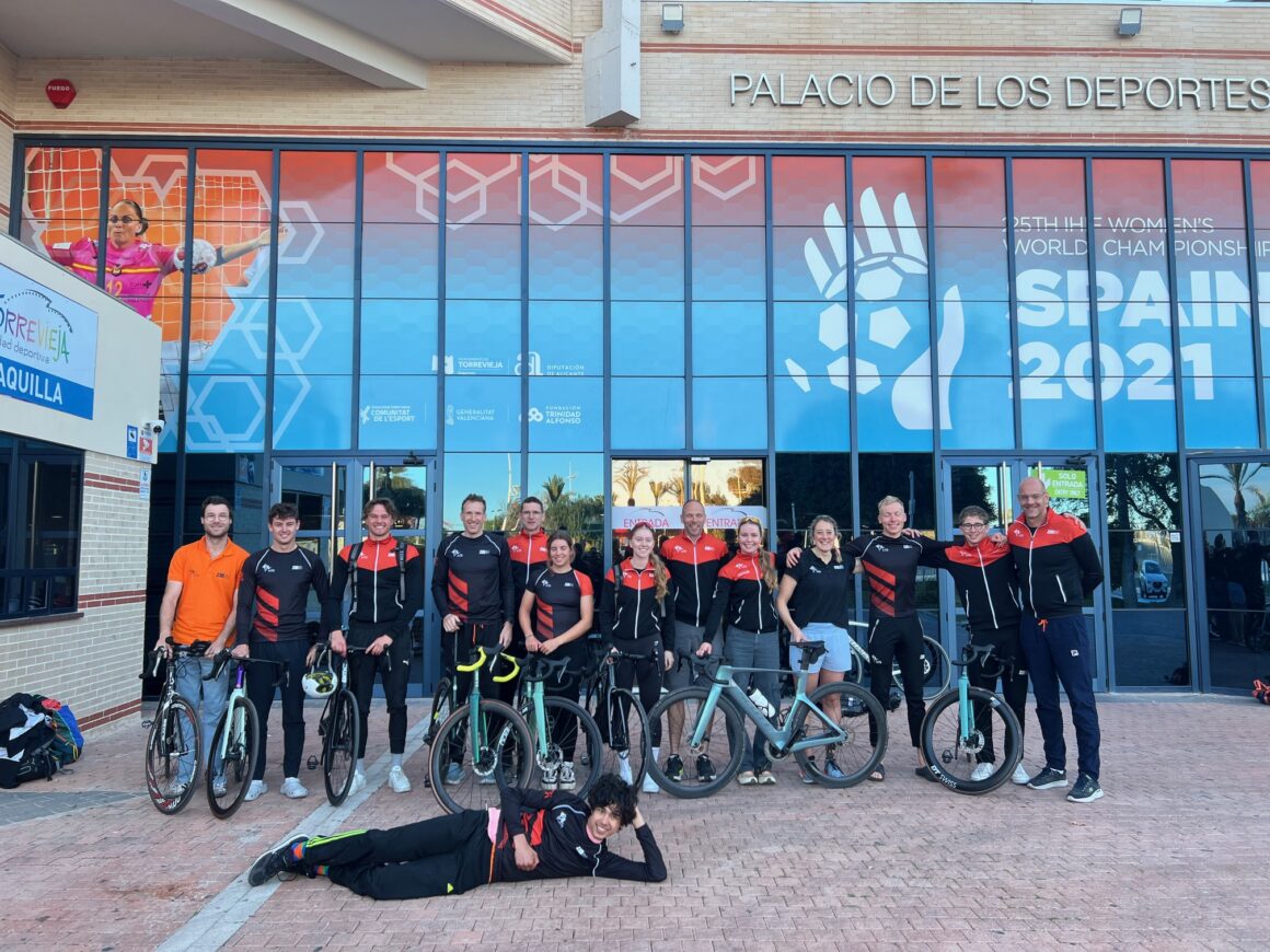 (Español) LA SELECCIÓN PARALÍMPICA DE TRIATLÓN DE PAÍSES BAJOS PREPARA LOS JUEGOS OLÍMPICOS EN TORREVIEJA