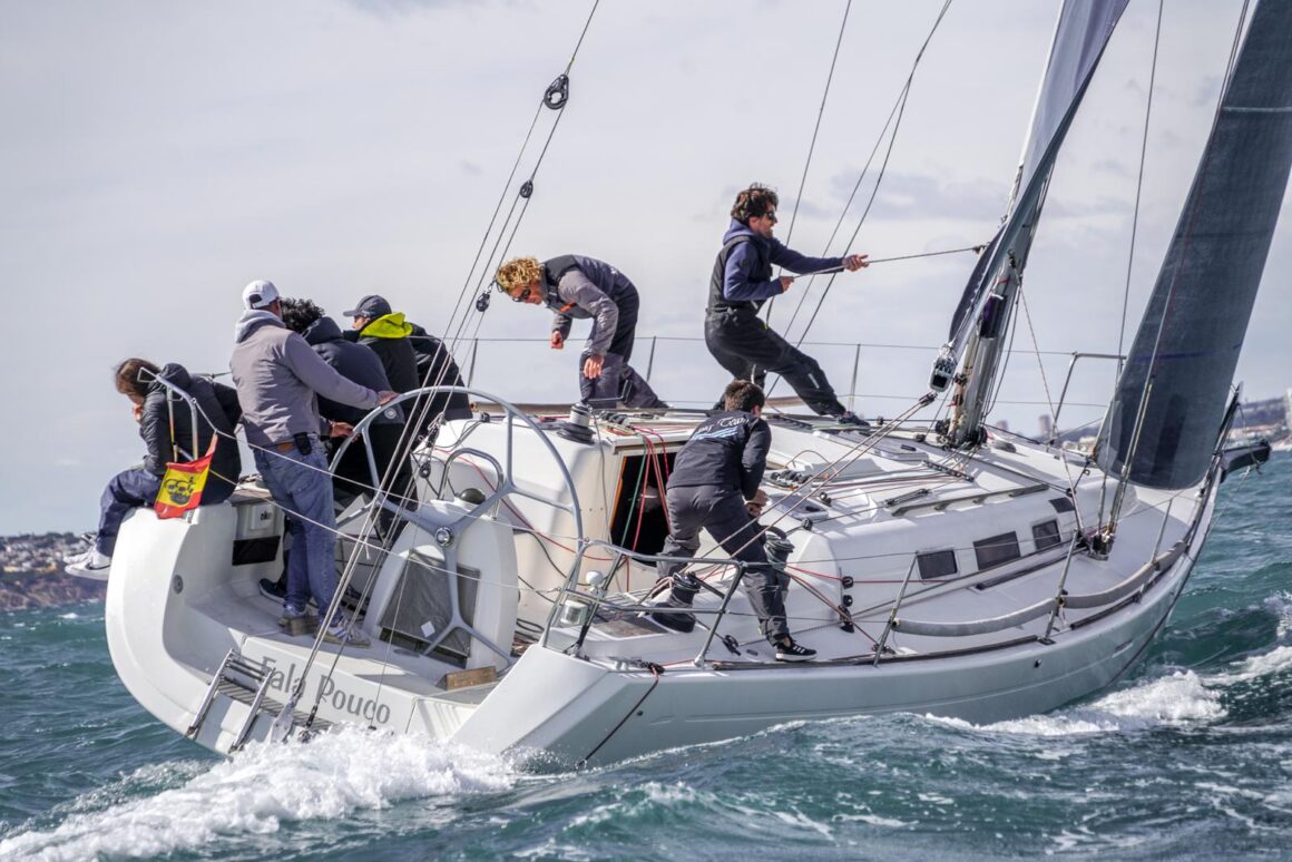 (Español) ⛵️EL BARCO FALAPOUCO PATRONEADO POR JOSÉ BALLESTER Y ANDRÉS MANRESA LÍDER DEL MEMORIAL PRESIDENTES Y EL CAMPEONATO DE ESPAÑA DE CRUCEROS EN CLUB NÁUTICO ALTEA