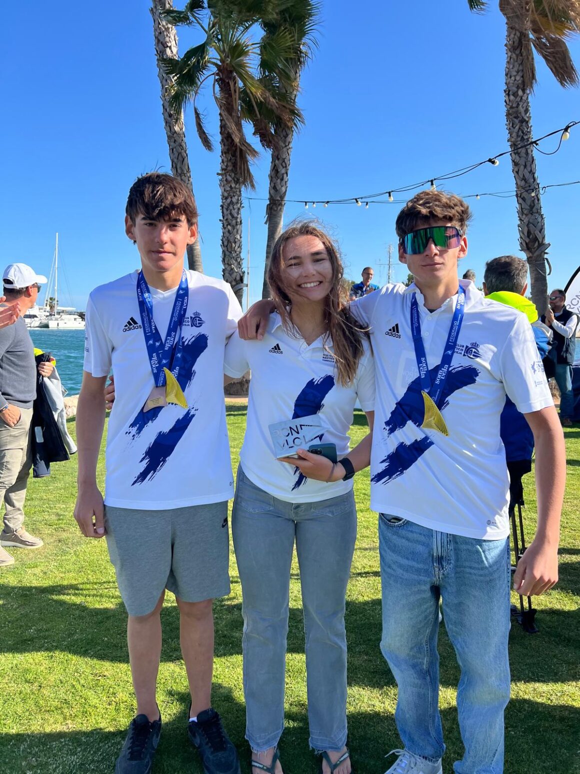 (Español) ⛵️LEO GRIÑÁN CAMPEON AUTONÓMICO EN ILCA 4 SUB-16 Y ADRIANA CASTRO PRIMERA FÉMINA EN LA GENERAL EN EL RCN VALENCIA DE VELA LIGERA