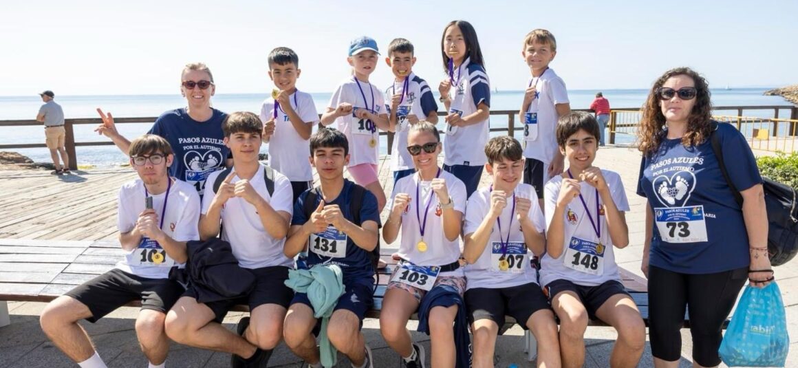 (Español) El Club Taekwondo en los Pasos azules por el autismo