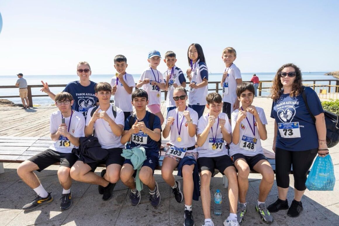El Club Taekwondo en los Pasos azules por el autismo