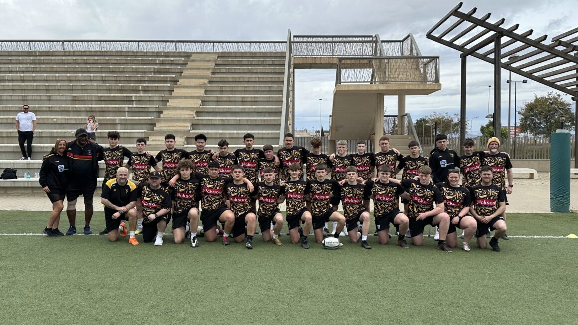 El grupo de Rugby ST ALBANS RUGBY GALES visita la Ciudad Deportiva de Torrevieja.