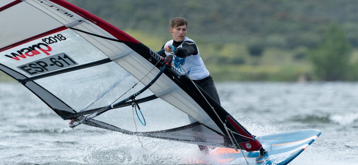 (Español) ILYA STEPANOV SUBCAMPEÓN DE ESPAÑA SLALOM FUNBOARD ABSOLUTO Y CAMPEÓN EN LA CATEGORÍA SUB-19 EN EL CAMPEONATO DE ESPAÑA DE SLALOM-WINDSURF