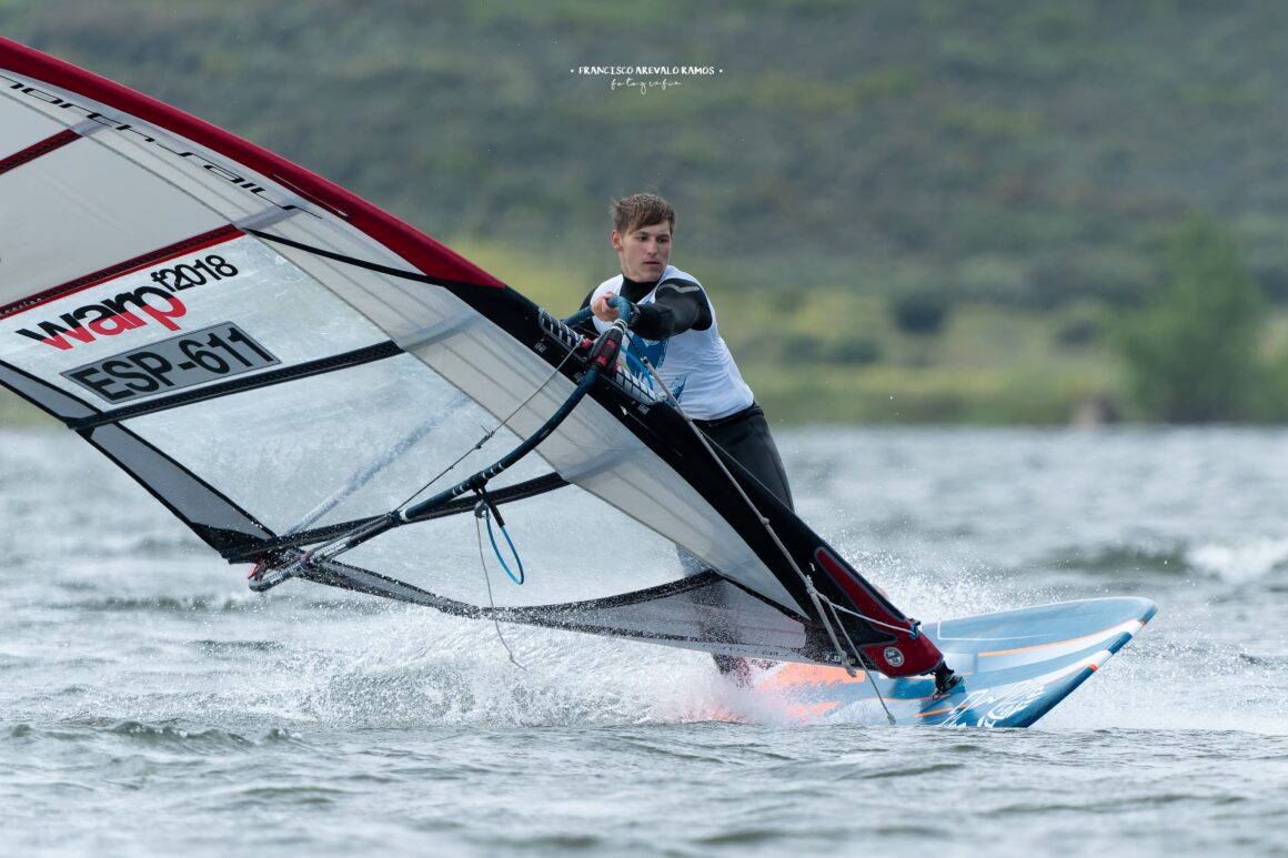(Español) ILYA STEPANOV SUBCAMPEÓN DE ESPAÑA SLALOM FUNBOARD ABSOLUTO Y CAMPEÓN EN LA CATEGORÍA SUB-19 EN EL CAMPEONATO DE ESPAÑA DE SLALOM-WINDSURF