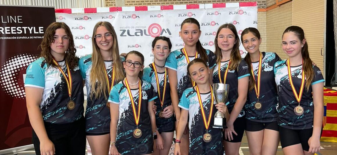 (Español) El equipo femenino del Club de Patinaje Torrevieja consigue medalla de bronce en la Liga Nacional de Patinaje Inline Freestyle, 3a división.
