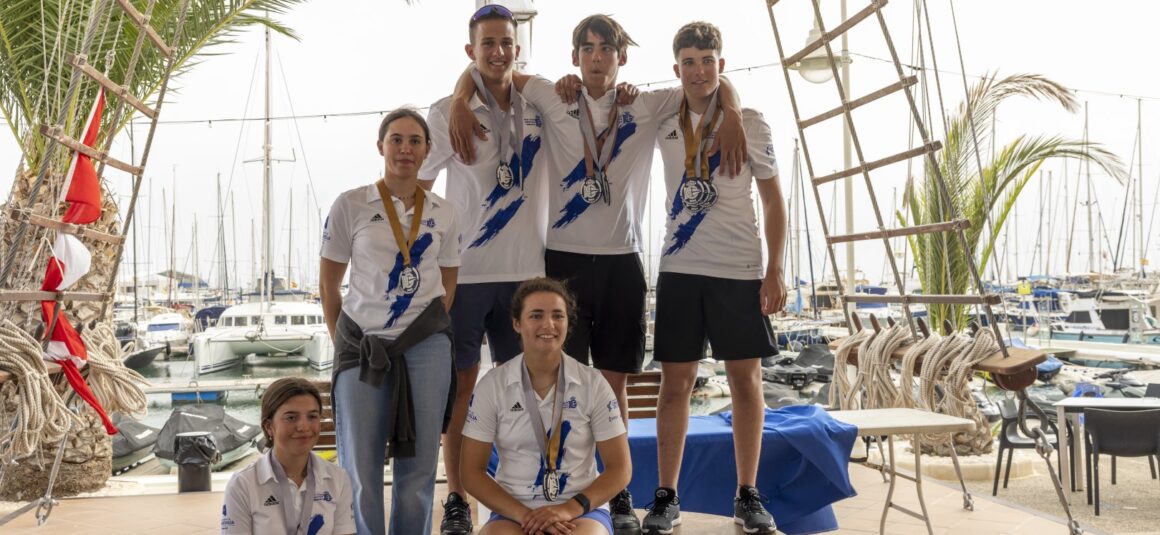 (Español) DAVID PALACIOS y ADRIANA CASTRO ORO EN LA COPA AUTONÓMICA ILCA 6, LEONOR ROMERO ORO EN EL CAMPEONATO AUTONÓMICO EUROPA.
