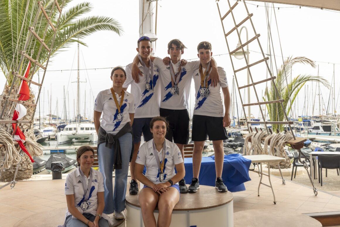 (Español) DAVID PALACIOS y ADRIANA CASTRO ORO EN LA COPA AUTONÓMICA ILCA 6, LEONOR ROMERO ORO EN EL CAMPEONATO AUTONÓMICO EUROPA.