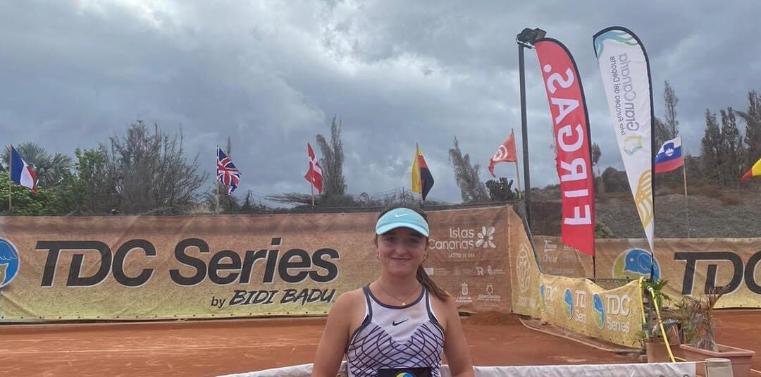 (Español) Ana Alcobas del Club de tenis Torrevieja, CAMPEONA del máster nacional del circuito TDC sub-16 y subcampeona del máster nacional del circuito TTK sub-16.