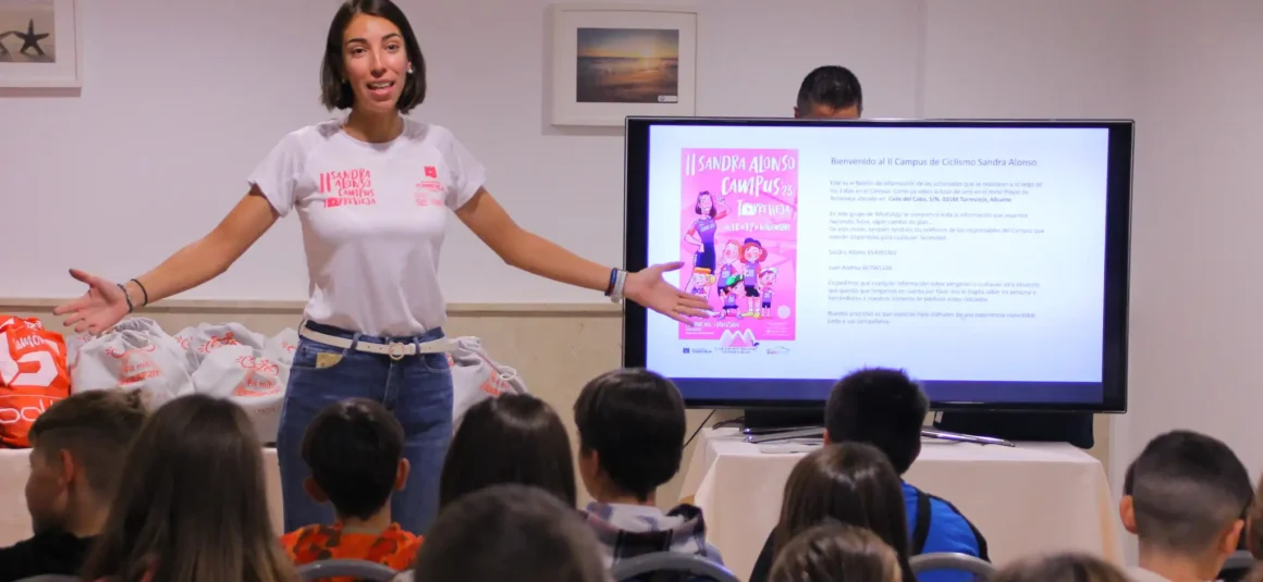 (Español) ‍♀️Este fin de semana vuelve el IIl  Campus de ciclismo Sandra Alonso en Torrevieja!!